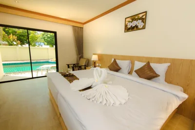 Deluxe-Doppel- oder Zweibettzimmer mit Poolzugang — Airport Beach Hotel Phuket